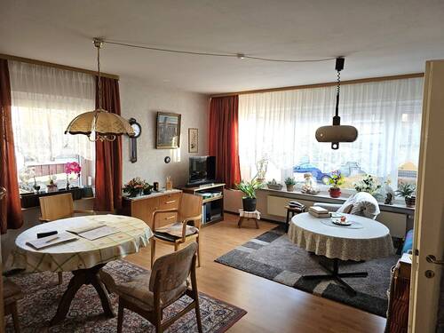 Wohnzimmer - 6 Zimmer Mehrfamilienhaus, Wohnhaus in Heidenheim an der Brenz