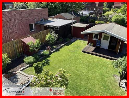 Blick in den Garten, Ansicht I - 5 Zimmer Reihenendhaus in Emden