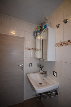 Bad (1).JPG - Terrassenwohnung mit 23,00 m&sup2; in Passau zum Kaufen