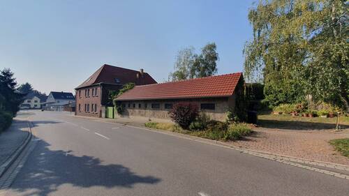 Hausansicht mit Nebengebäude - Hotel, Pension, Gasthof zum Kaufen in Muldestausee