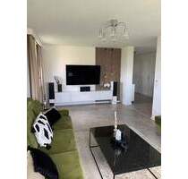 **RESERVIERT** Helle 4-Zimmer-Wohnung 98 m² mit 2 Balkonen, Küche und Tiefgarage - Nürnberg Schweinau