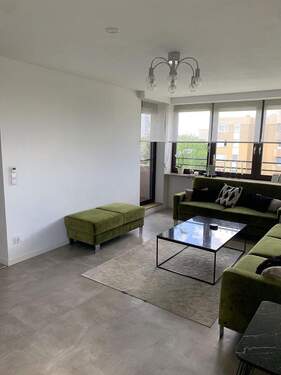 Wohnzimmer - 4 Zimmer Etagenwohnung zum Kaufen in Nürnberg