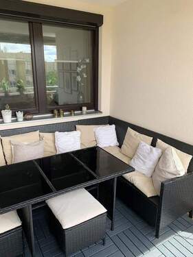 Wohnzimmer_Loggia_West - Etagenwohnung mit 98,00 m&sup2; in Nürnberg zum Kaufen