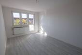 Wohnzimmer - 4-Raumwohnung für Familien! - 364,00&nbsp;EUR Kaltmiete, ca.&nbsp; 75,70&nbsp;m&sup2;&nbsp;Wohnfl&auml;che