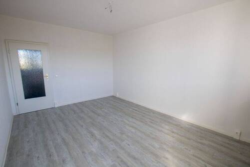 Wohnzimmer - Etagenwohnung mit 75,70 m&sup2; in Halle (Saale) zur Miete