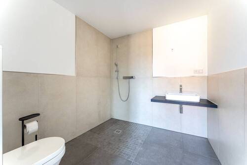 Badezimmer mit Dusche - 