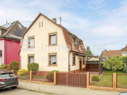 Außenansicht - Familienfreundlich und charmant: Einfamilienhaus mit Wintergarten, Scheune und Garten in Neureut