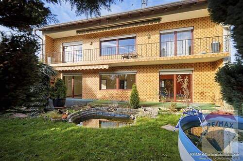 Gartenansicht - 8 Zimmer-6 Schlafzimmer-Großes Familienhaus sucht neue Eigentümer