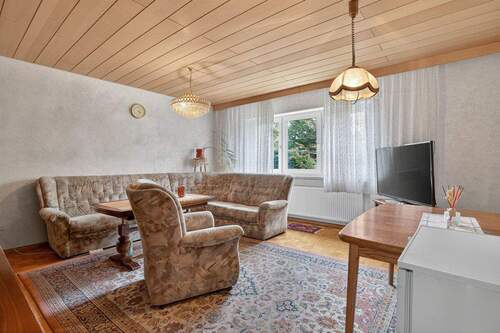 Wohnzimmer EG - 8 Zimmer Mehrfamilienhaus, Wohnhaus zum Kaufen in Karlsruhe / Knielingen