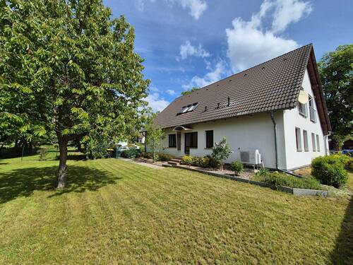 Rückseite mit Garten - 