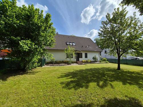 Rückseite mit Garten - 