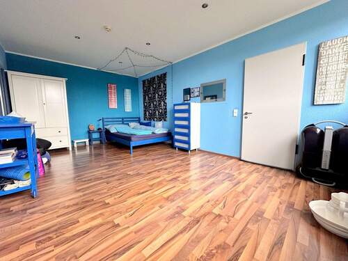 geräumiges Schlafzimmer - 