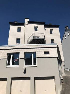 Rückseite mit Blick auf den Balkon - 