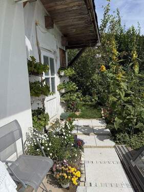 regengeschützt sitzen + Erdbee - 