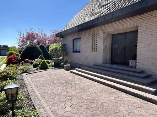Eingang - 8 Zimmer Mehrfamilienhaus, Wohnhaus in Syke