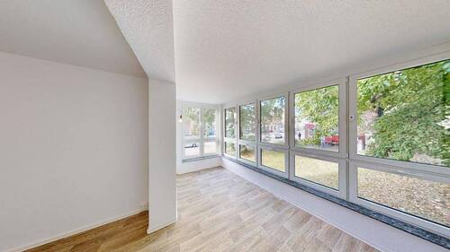 Arbeitsbereich - Großzügige 2-Raum-Erdgeschosswohnung mit Tageslichtbad