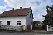 Ein Blick auf das Einfamilienhaus - Fast vollständig saniertes Einfamilienhaus mit reichlich Nebengelass in Reichenhain