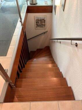 Zurück zur Diele + Treppe ins - 