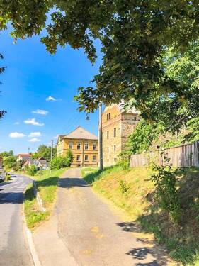 Herzlich Willkommen! - Vierseithof mit saniertem Dreifamilienhaus!