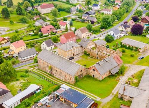 Der Vierseithof in ganzer Größe - 8 Zimmer Bauernhaus, Landhaus in Neustadt