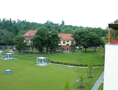 Ansicht Haus - Sehr schöne 2-Zi-Wohnung im 1.OG mit Balkon, Laminat, Tiefgarage, Einbauküche mgl.