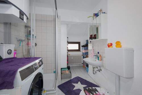 Badezimmer Hauptgebäude Wohnung 1. OG - 