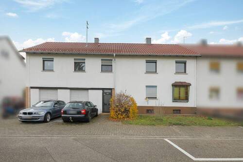 Straßenansicht - 1 Zimmer Mehrfamilienhaus, Wohnhaus zum Kaufen in Karlsruhe / Neureut