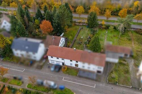 Luftansicht - Mehrfamilienhaus, Wohnhaus mit 296,00 m&sup2; in Karlsruhe / Neureut zum Kaufen