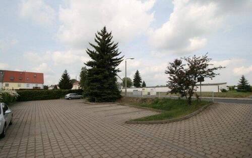 PKW-Stellplatzansicht - 2 Zimmer Etagenwohnung in Riesa