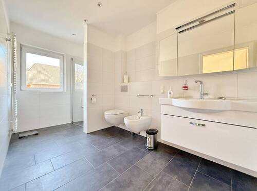 modernes Duschbad - 