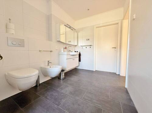 modernes Duschbad - 