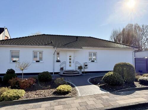 Hausansicht - 4 Zimmer Einfamilienhaus zum Kaufen in Delmenhorst