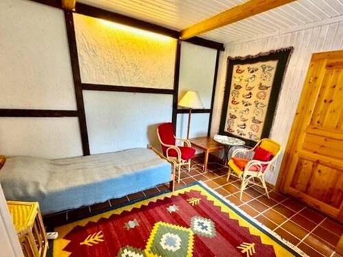 Wohn- und Schlafzimmer mit Duschbad im Souterrain - 