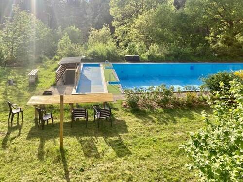 Sitzgelegenheit beim Pool - 