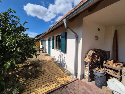 Haupthaus Rückseite mit Terrasse - 