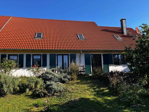 Haupthaus Rückseite mit Garten - 