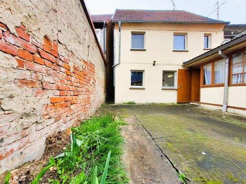 Hinteransicht von Hof aus - 