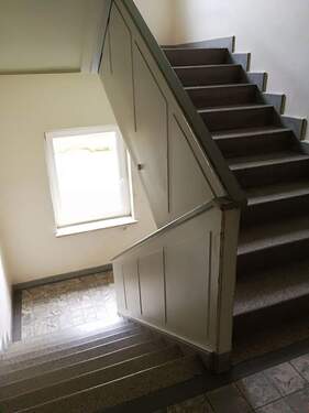 Treppenhaus - 3 Zimmer Etagenwohnung in Plauen