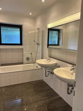 Badezimmer - Einfamilienhaus mit 80,00 m² in Düsseldorf zur Miete