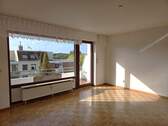 Wohnzimmer - Attraktive helle 3-Zimmer-Wohnung in Wettbergen!