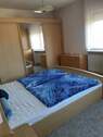 Schlafzimmer 1. OG, 2 Fenster - 