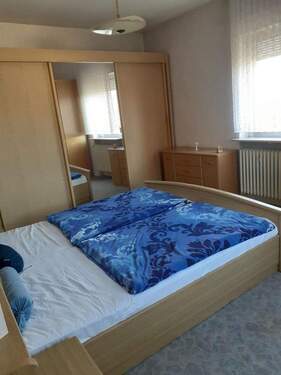 Schlafzimmer 1. OG, 2 Fenster - 