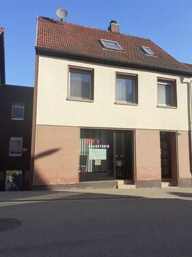 Frontansicht bei Sonnenschein - 