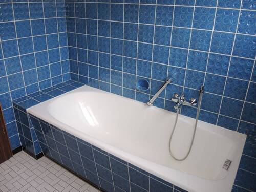 Badezimmer mit Wanne, Obergeschoss - 
