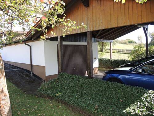 Carport und Garagenzufahrt - 