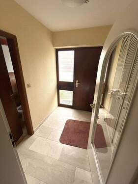 EG - Heller Eingangsbereich - 6 Zimmer Reihenendhaus zum Kaufen in Augsburg