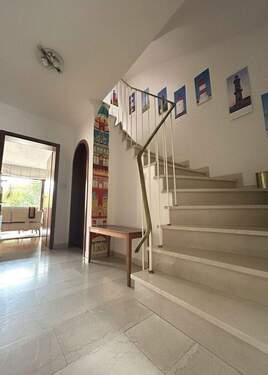 EG - Flur und Treppenhaus - Reihenendhaus mit 156,00 m&sup2; in Augsburg zum Kaufen