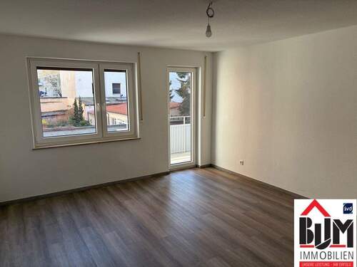 Zimmer - *Südbalkon - 3 Zimmer - renoviert - AR - WC separat - TG-Stellplatz möglich*