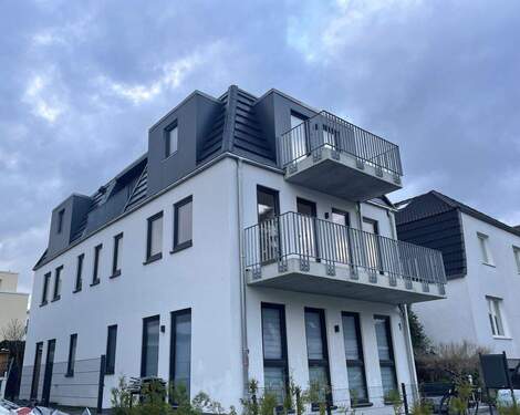 Außenbeispiel Fassade und Fenster - Charmantes Neubau Einfamilienhaus inkl. Grundstück in rückwärtiger Lage!