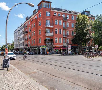 Hausansicht - ***Altbauwohnung + Dachrohling - bezugsfrei, möbliert, ruhig***